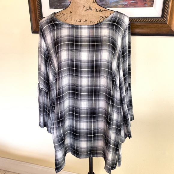 Jane and Delaney Plaid Blouse - Picture 1 of 5